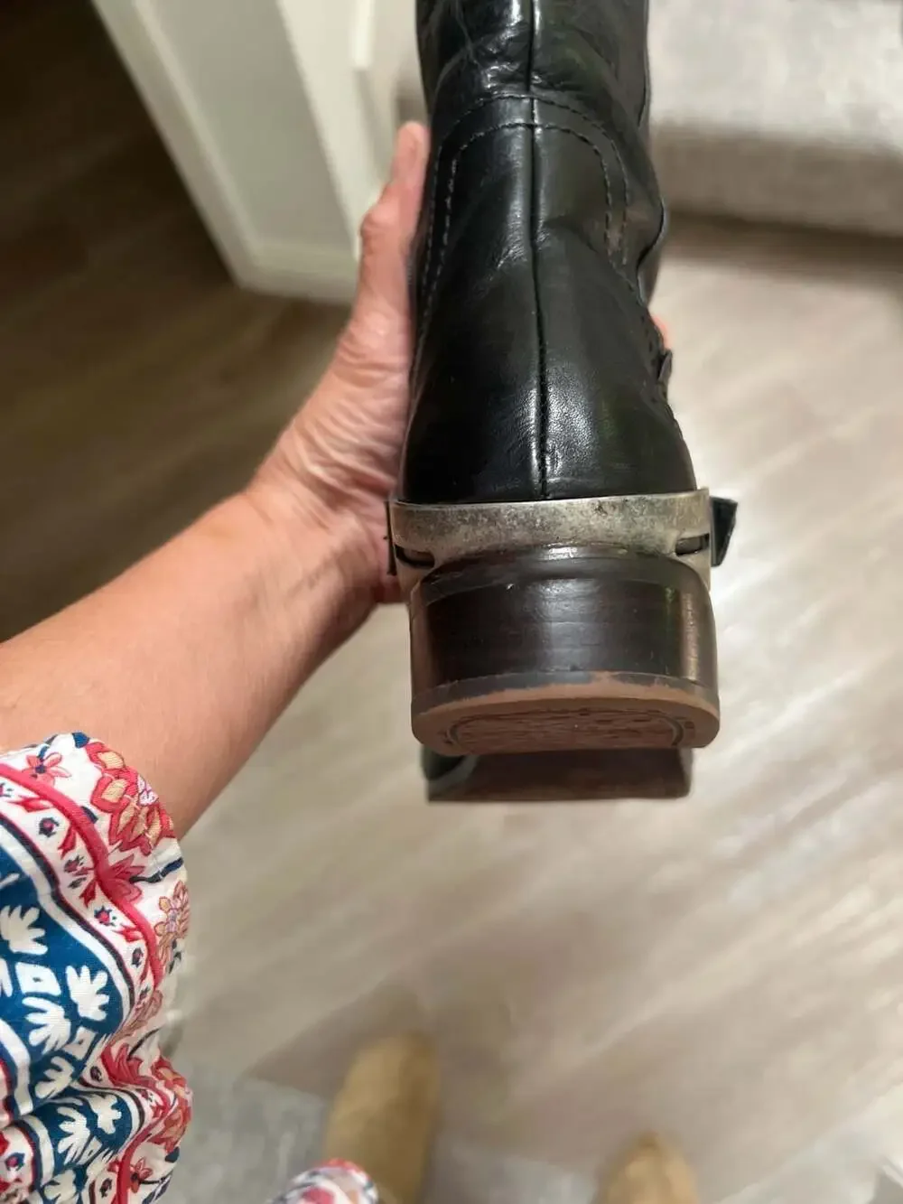 UGG - Picture 9 of 16